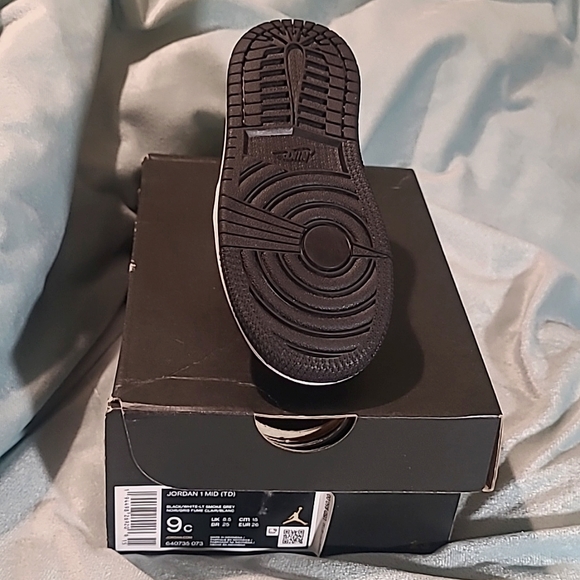 Air Jordan 1 Mid Toddler "White Shadow" - Picture 10 of 12